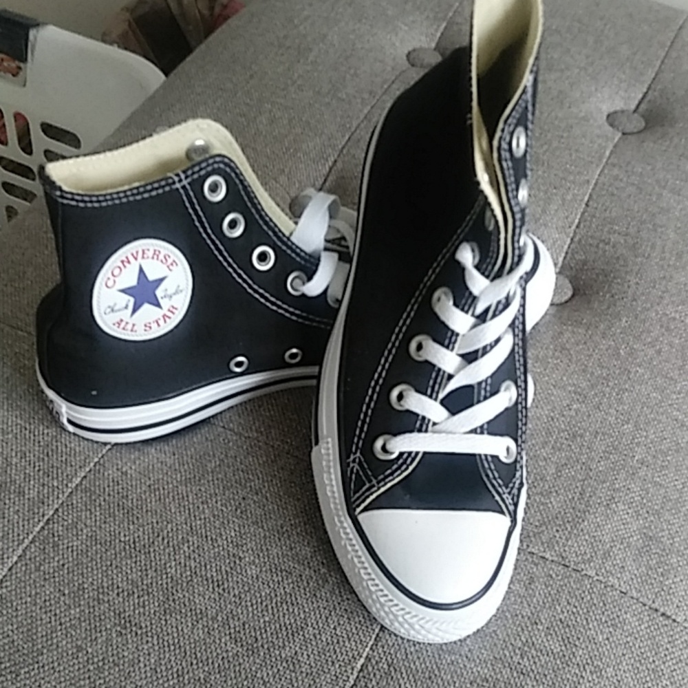 Converse boys shoes size 6